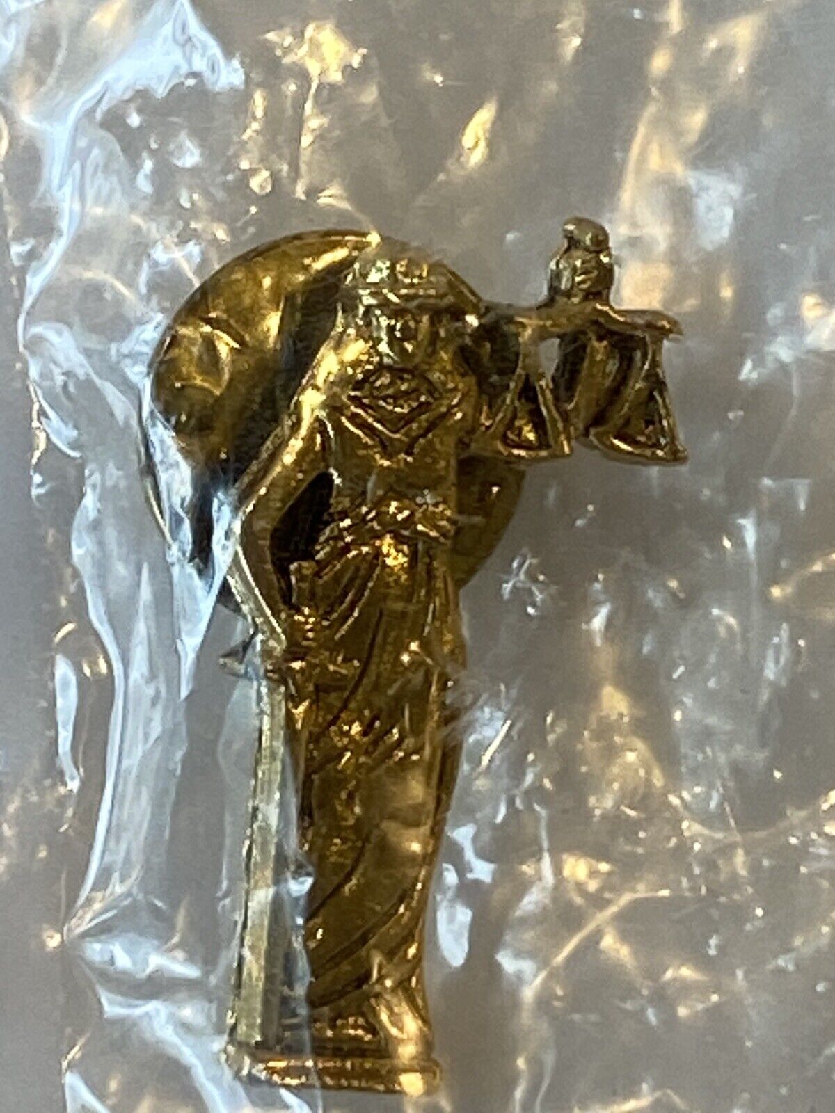 Blind Folded Lady Justice With Scales Gold Tone Lapel Pin - New In Bag