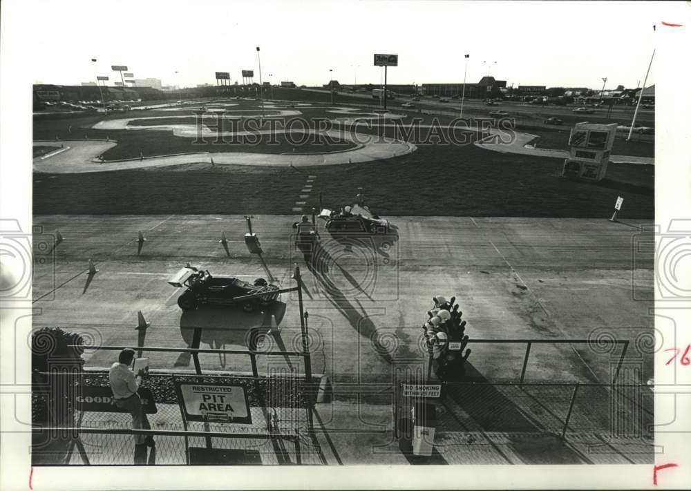 1981 Press Photo View of the pit area of an auto racetrack - hcs11301