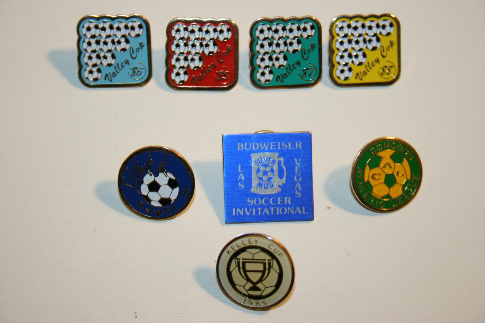 Wow Vintage Lot 8 Soccer Pinbacks 1980`s Budweiser Invitational Valley Cup Rare
