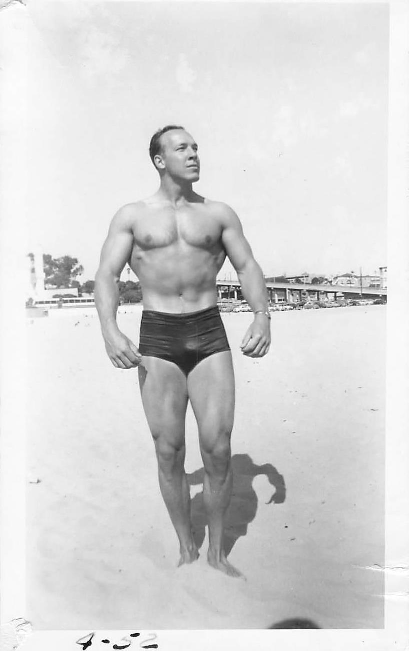 1952 Sexy Buff Muscle Man on Beach Snapshot Photo Weightlifting Gay Int. Bridge