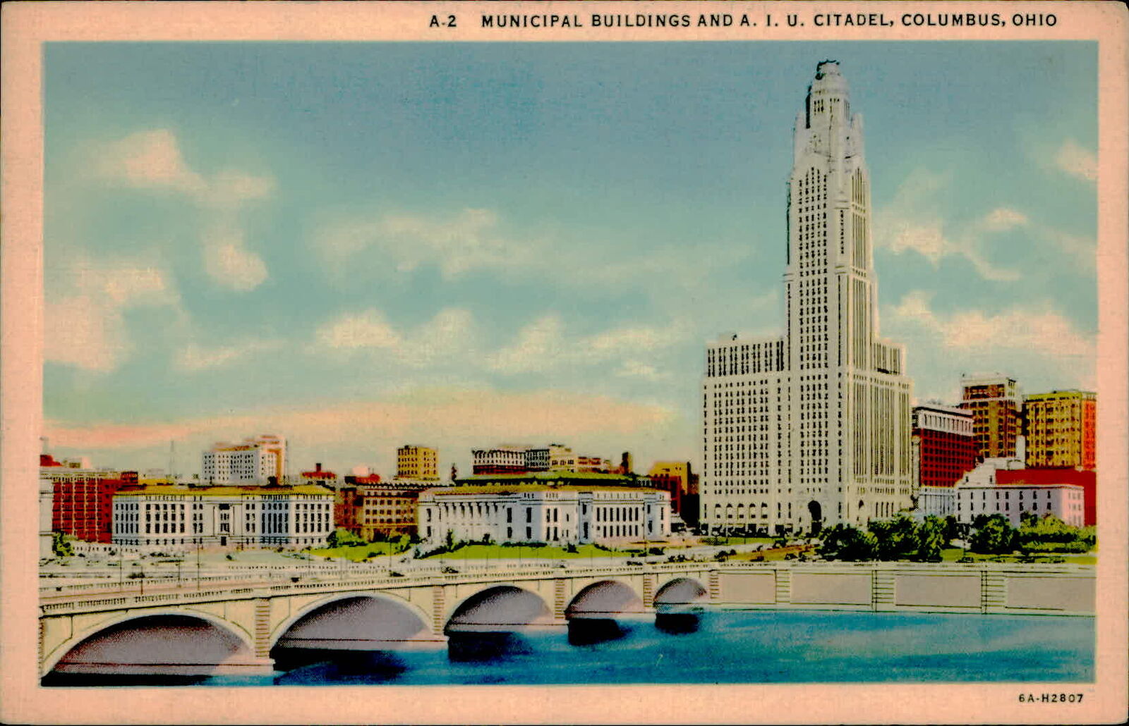 Postcard: 11 A-2 MUNICIPAL BUILDINGS AND A. I. U. CITADEL, COLUMBUS, O