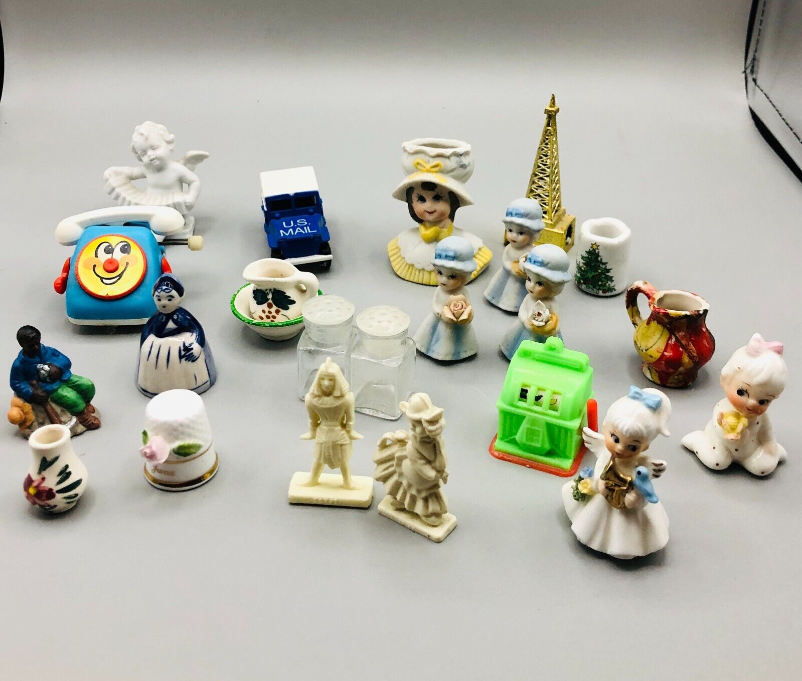 Lot of 22 different minature items for collectors