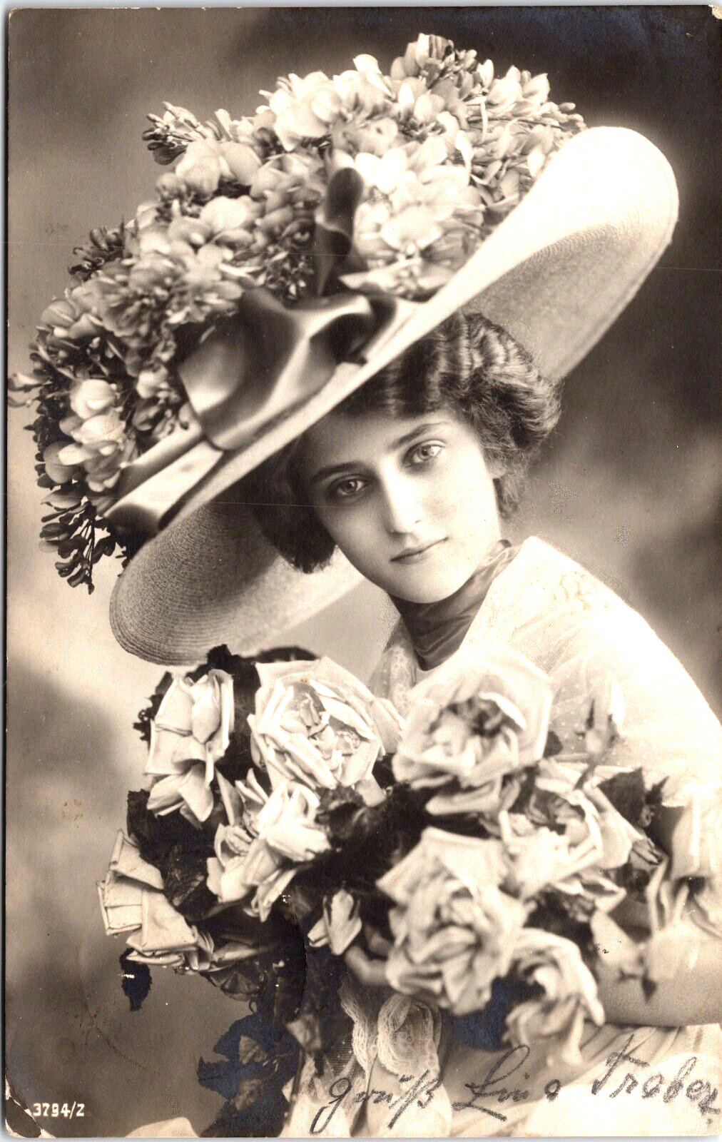 RPPC Pretty Lady Fabulous Fancy Hat Hi Fashion Early 1900\'s Studio Glamour (N02)