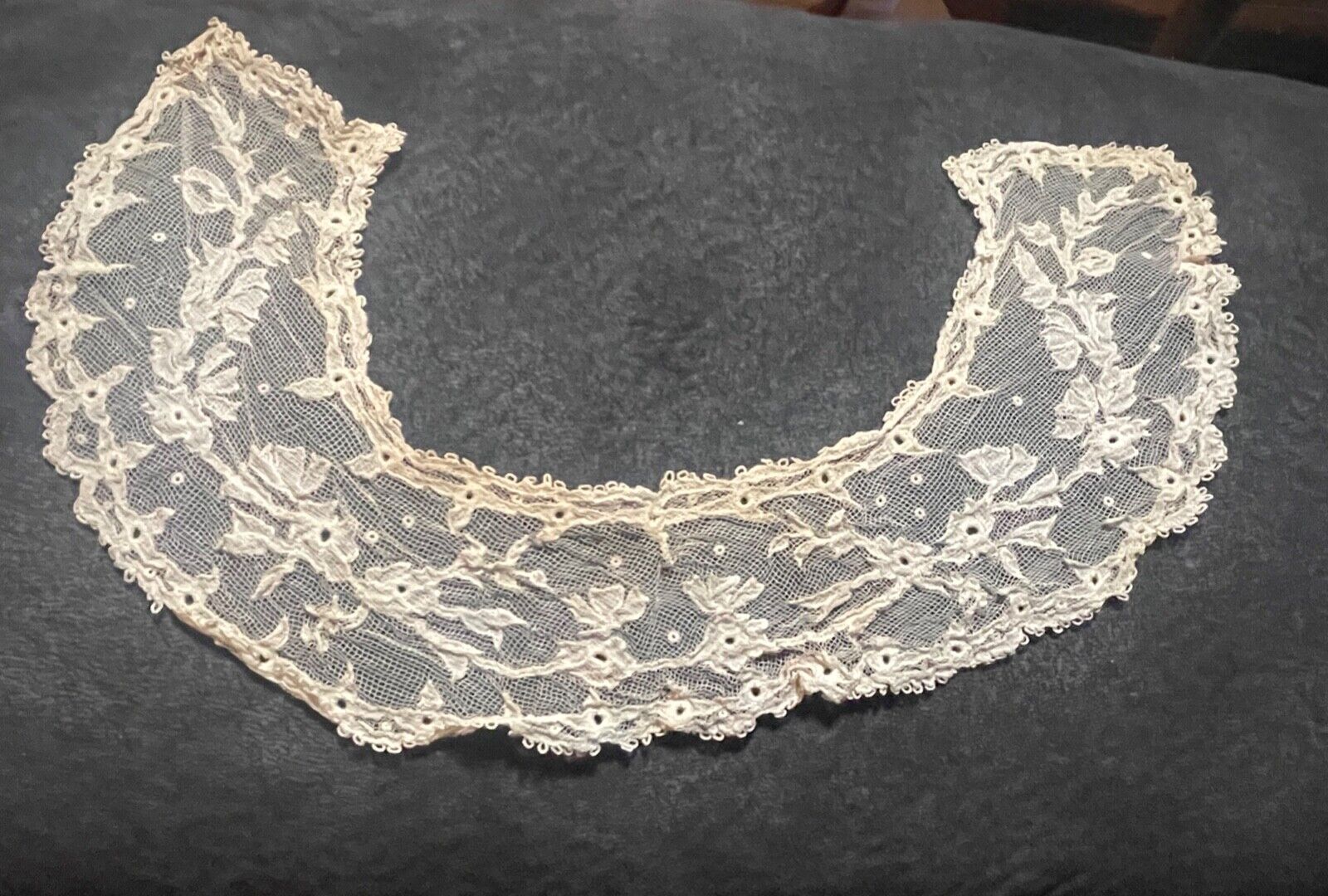 high qaulity antique Victorian handmade brussels Irish? ornate flounce lace art6