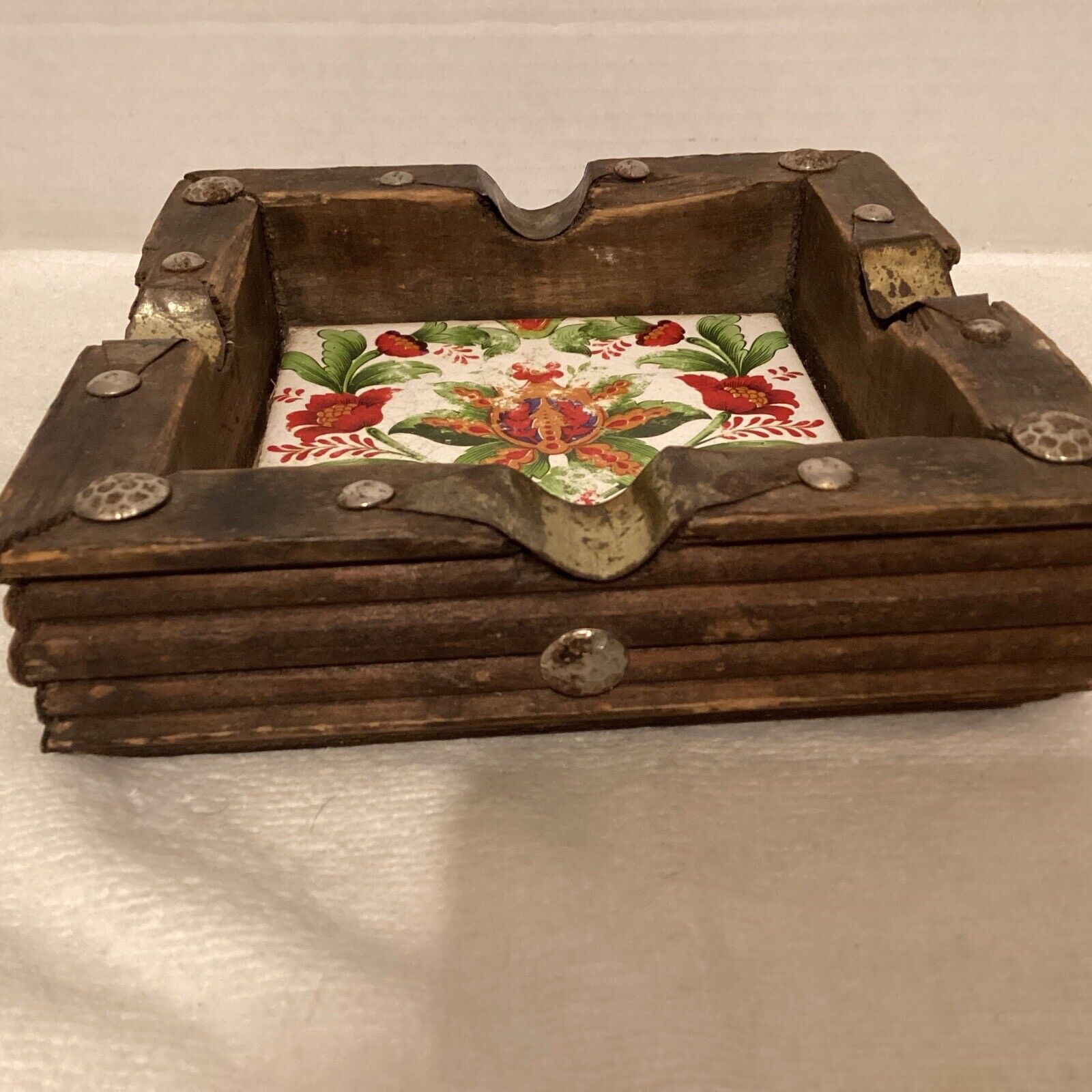 Vintage Southwest Floral Toile Tile Wooden Tramp Style Ashtray Brass Tact.