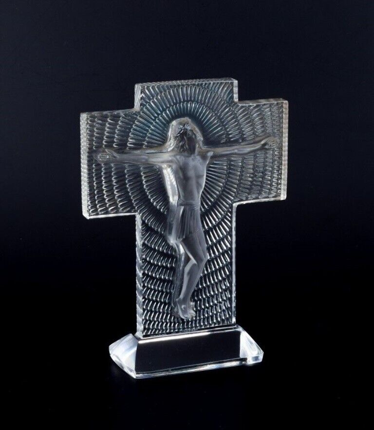 René Lalique, sculpture of Christ on the cross. Clear art glass. Mid-20th C.