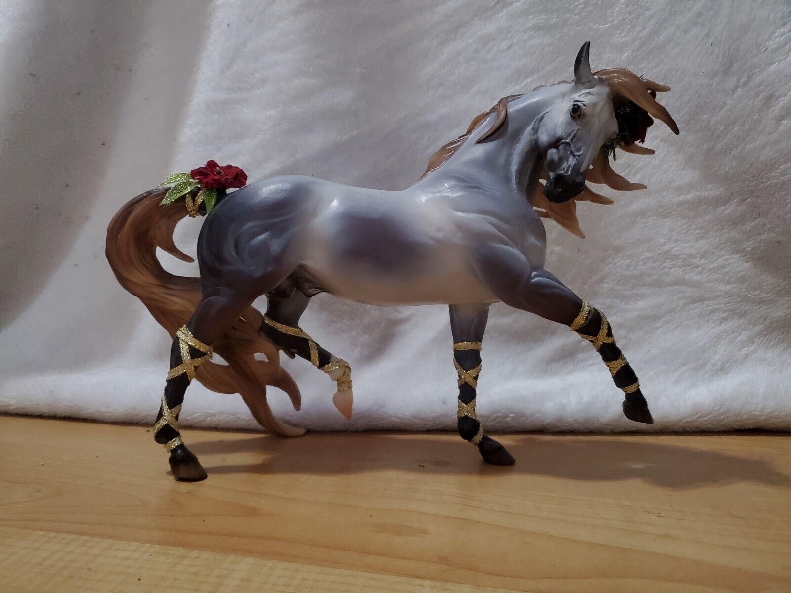 Breyer 2014 Christmas Horse Bayberry and Roses