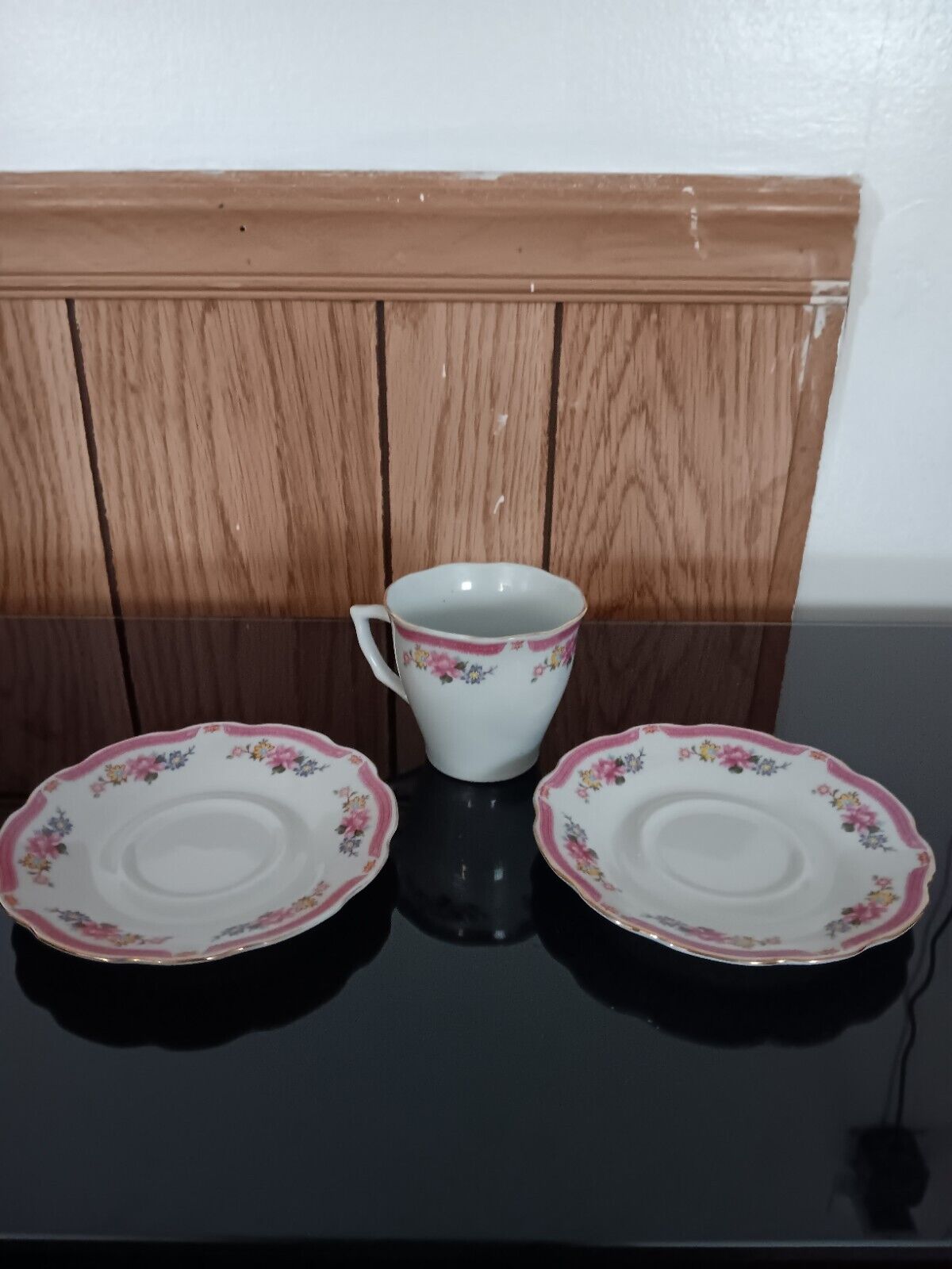 Allied Design Vintage Saucers and Cup