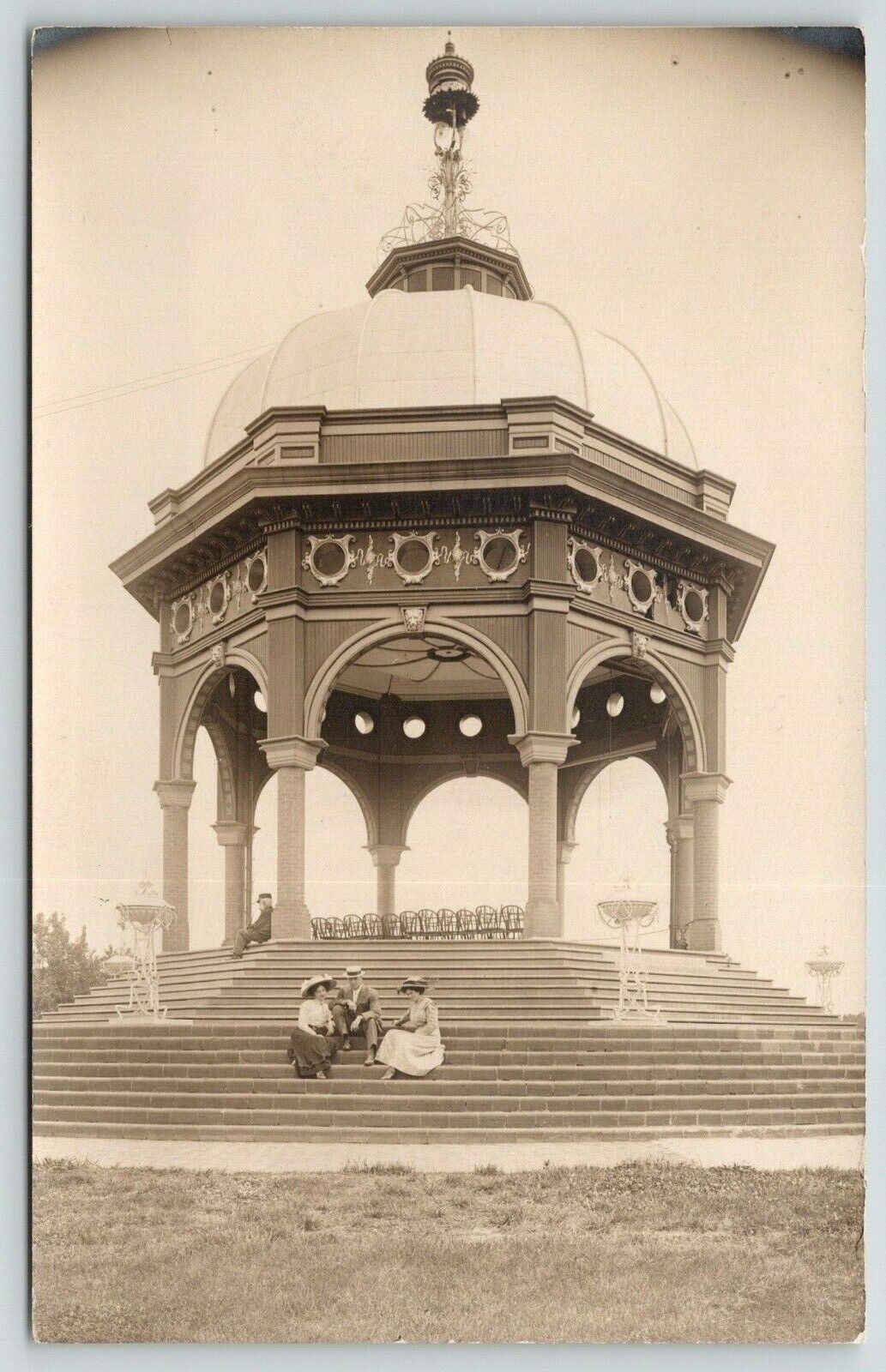 Wadsworth KS~St Louis MO (Folk @ Art Nouveau World\'s Fair Bandstand)~1910 RPPC