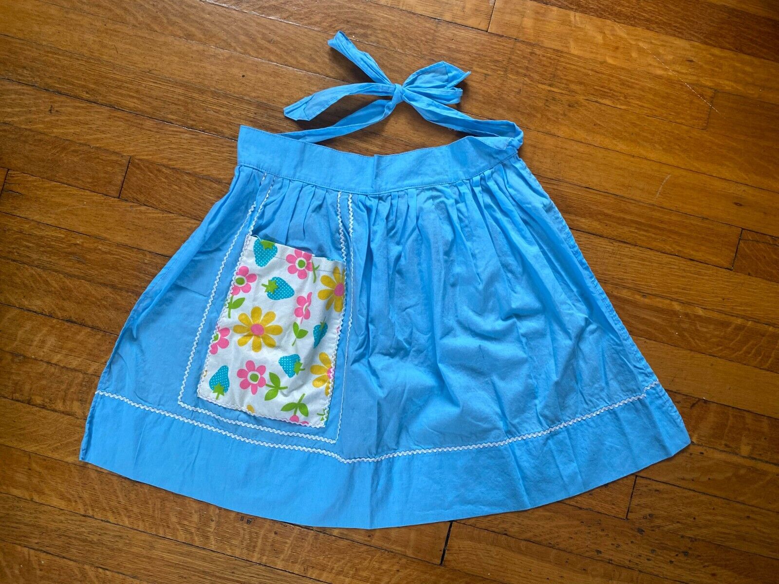 Vintage 1960s 1970s Blue Flower Power Pocket Tie Back Waist Kitchen Kitsch Apron