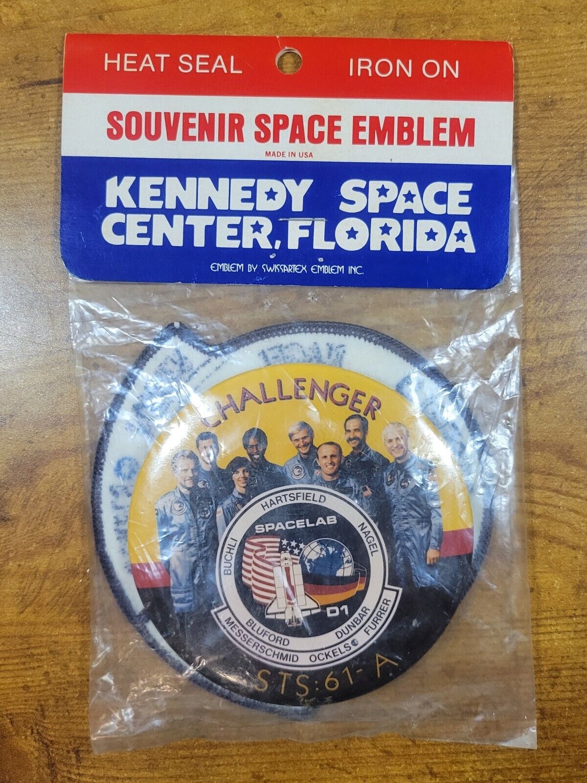 VTG Kennedy Space Center CHALLENGER Patch & Pin, Souvenir Pack Unopened, New