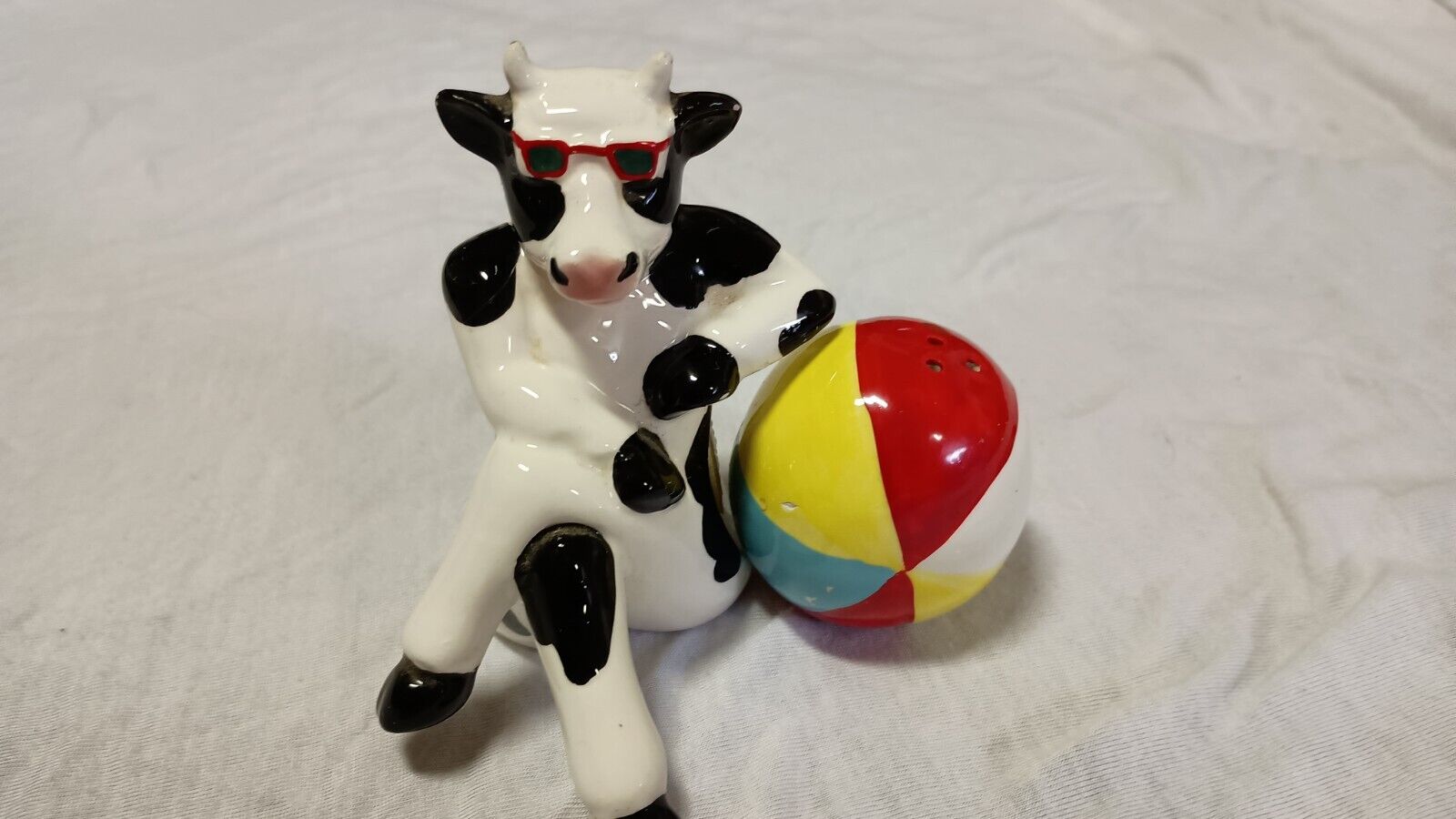 Vintage Vandor Pelzman Lounging Holstein Cow Beach Ball Salt & Pepper Shakers