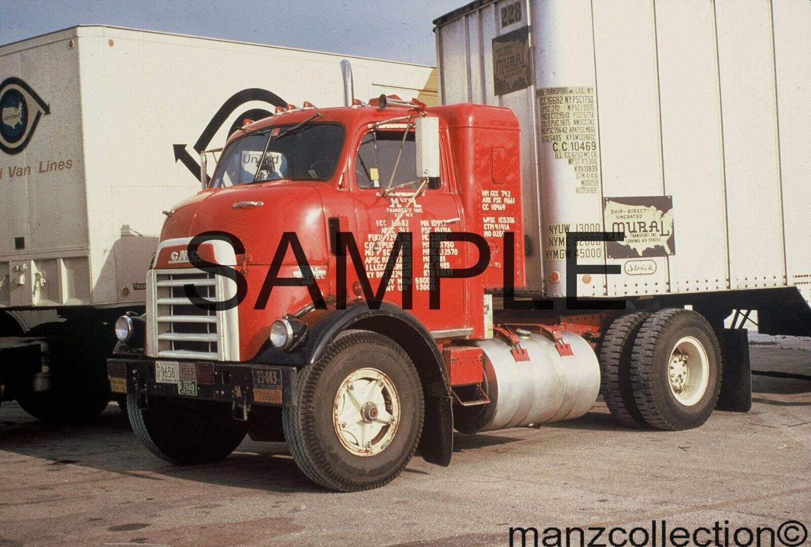 8X10 color truck photo  - GMC Cannonball MURAL TRANSPORT