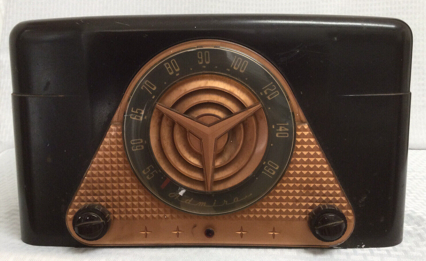 Vintage Admiral Bakelite Radio, Phonograph (Record Player) Model 6J22 N