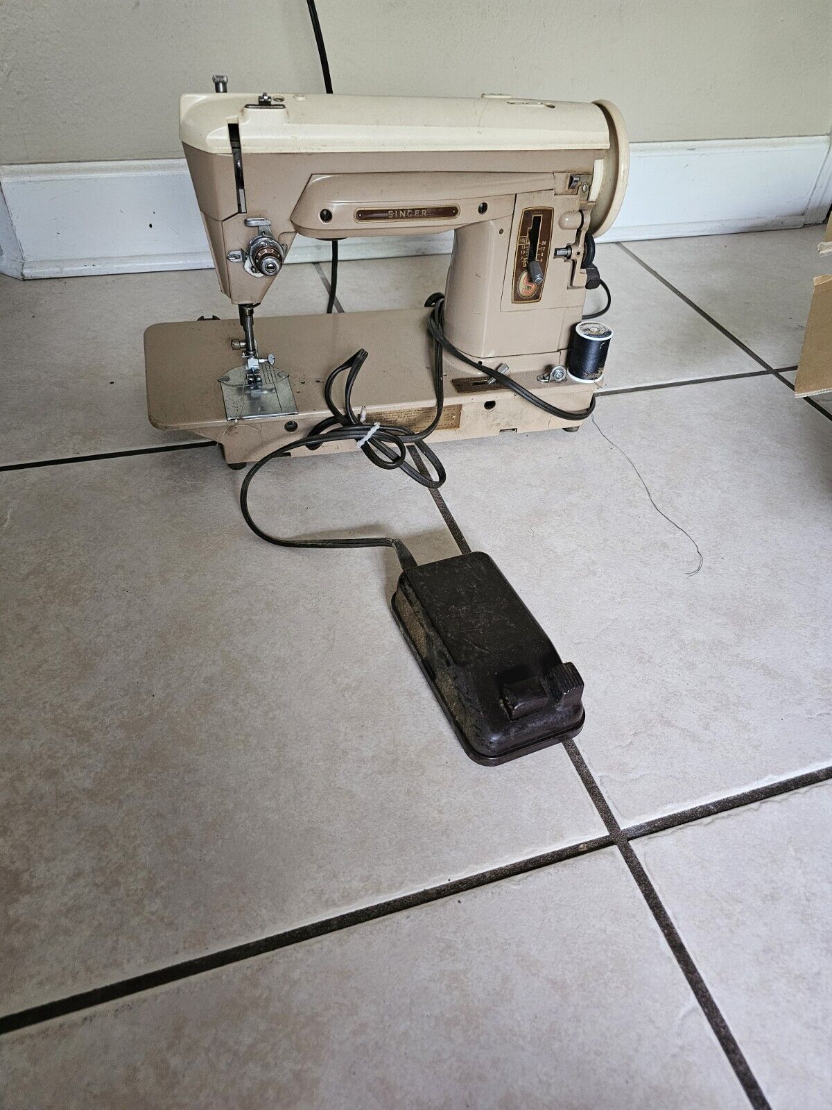Singer Model 404 Sewing Machine
