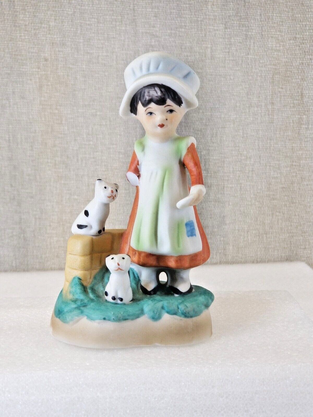 Vintage HOMCO Home Interiors Retired Little Hungarian Girl With Kittens Figurine