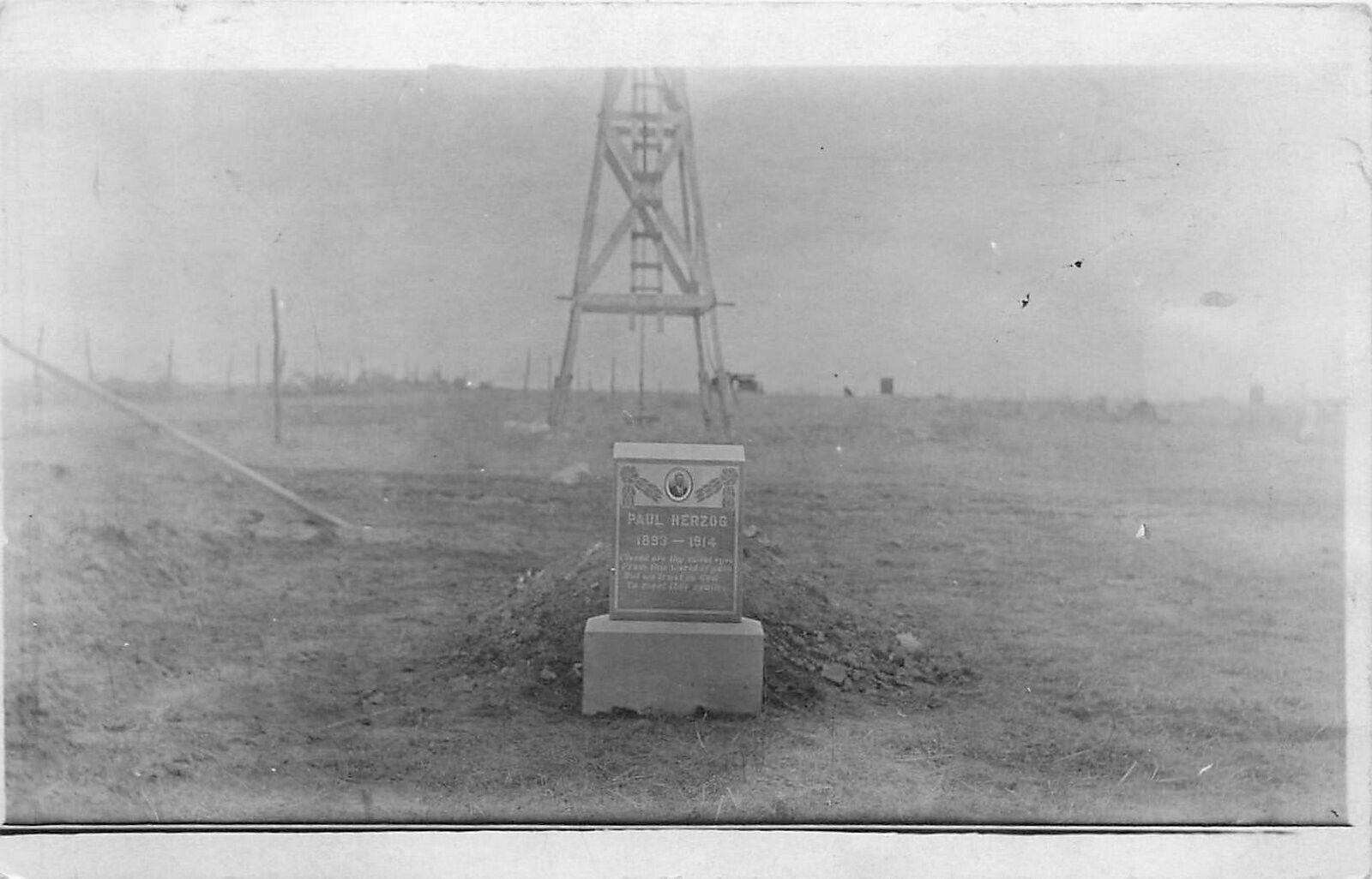 Postcard RPPC C-1910 Kansas Oil Derrick P:aul Herzog grave south Colony KS24-208