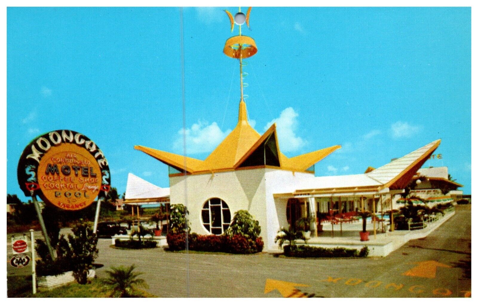 Postcard FL Hallandale Beach MOONGATE Motel & Cocktail Lounge on Ocean 1950\'s