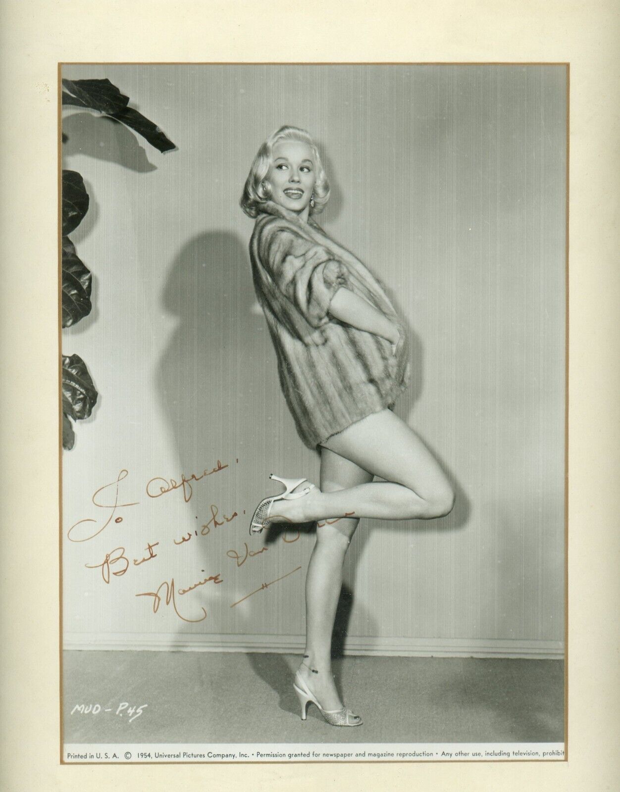 Mamie Van Doren Signed Photo, 1940's Sex Symbol, Actress Singer  Good Cond