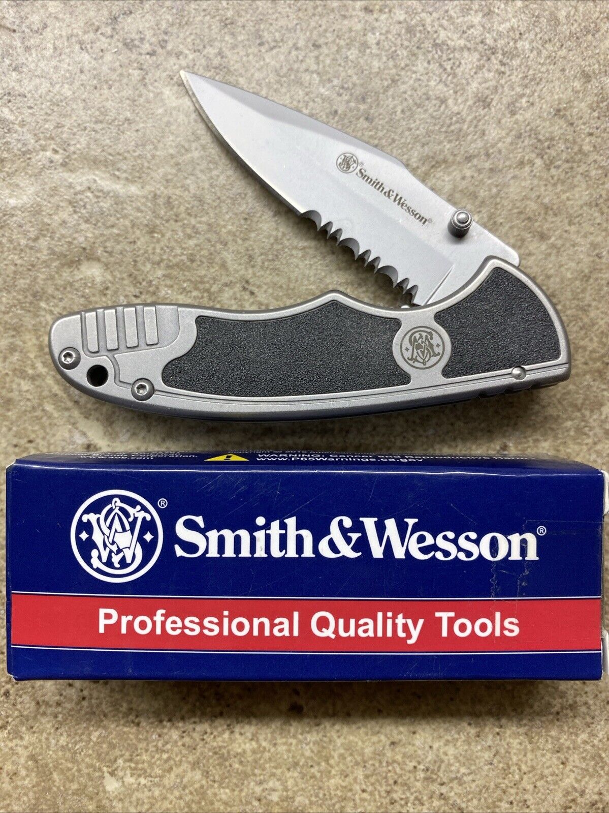 Smith & Wesson Victory Flipper Knife 2.75\