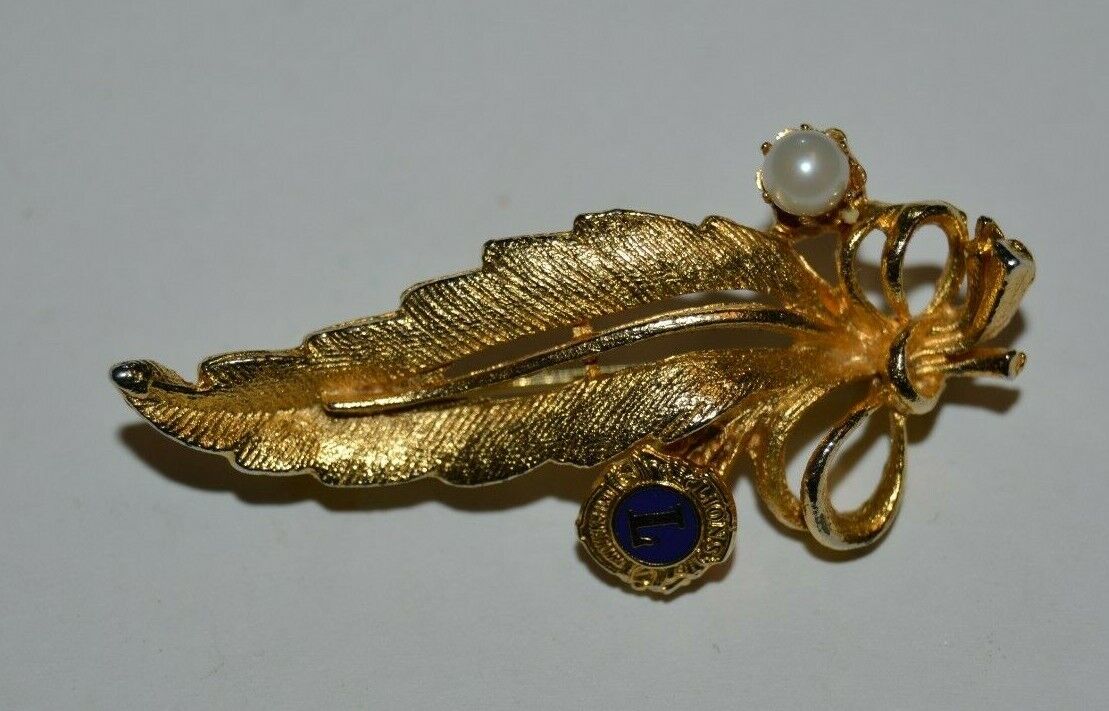 Vintage Golden LIONS Metal LEAF Shaped Woman\'s Pearl Accent Brooch Pin RARE