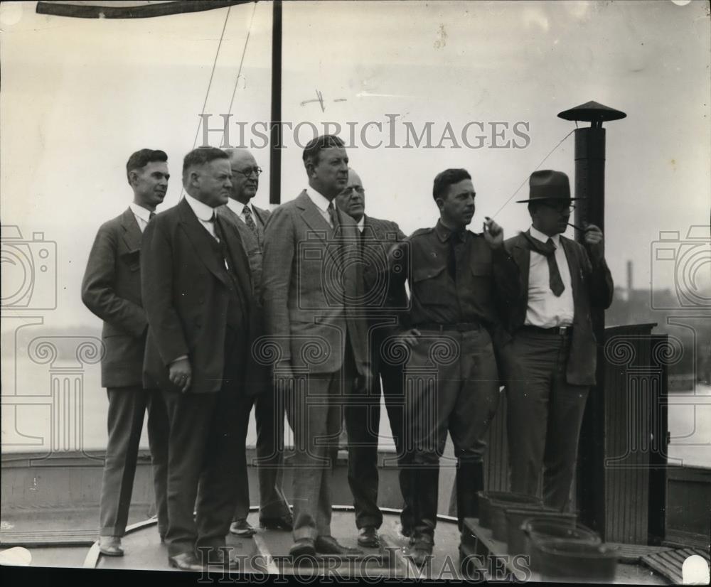 1927 Press Photo Jas Davis & group of men on a ships deck with Pres Hoover