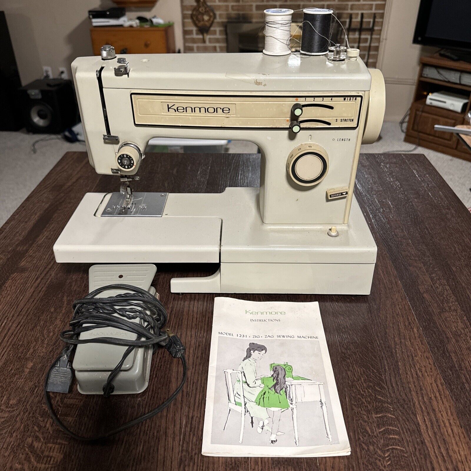 KENMORE VINTAGE SEWING MACHINE MODEL 158.  TESTED VG CONDITION