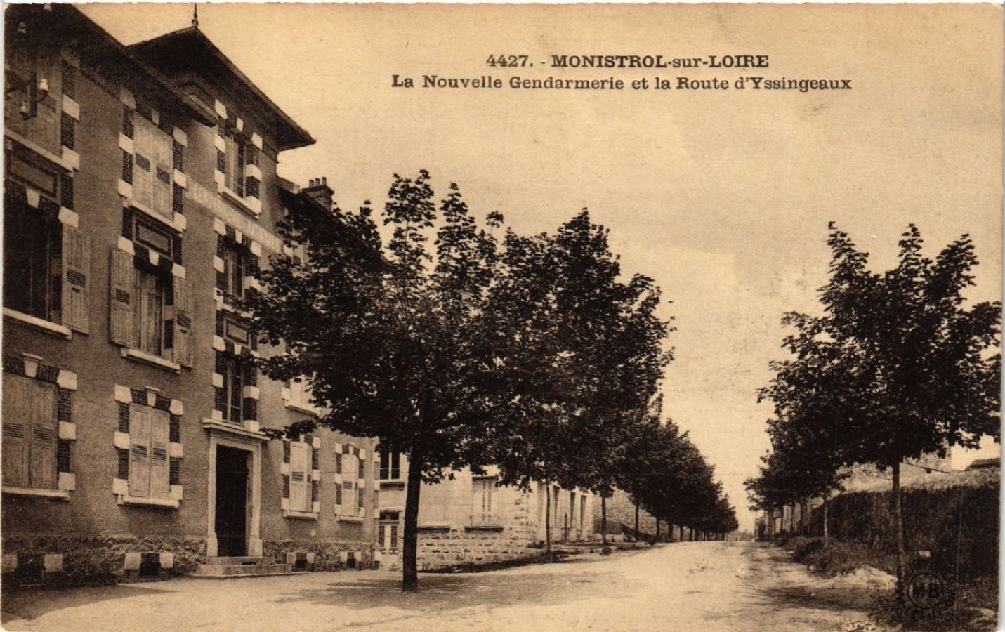 CPA MONISTROL-sur-LOIRE - La Nouvelle Gendarmerie et la Route (517301)
