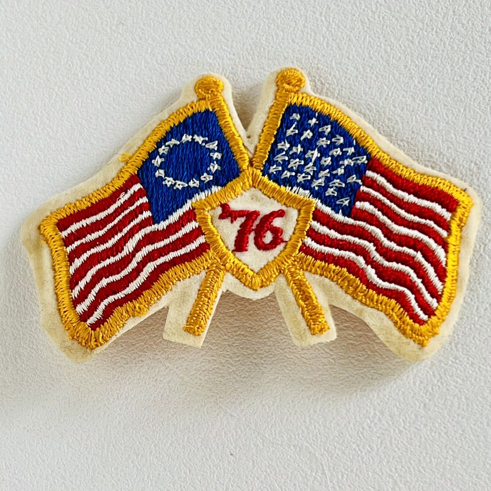 Vintage US Bicentennial ‘76 1776-1976 Crossed American Betsy Ross Flags Patch