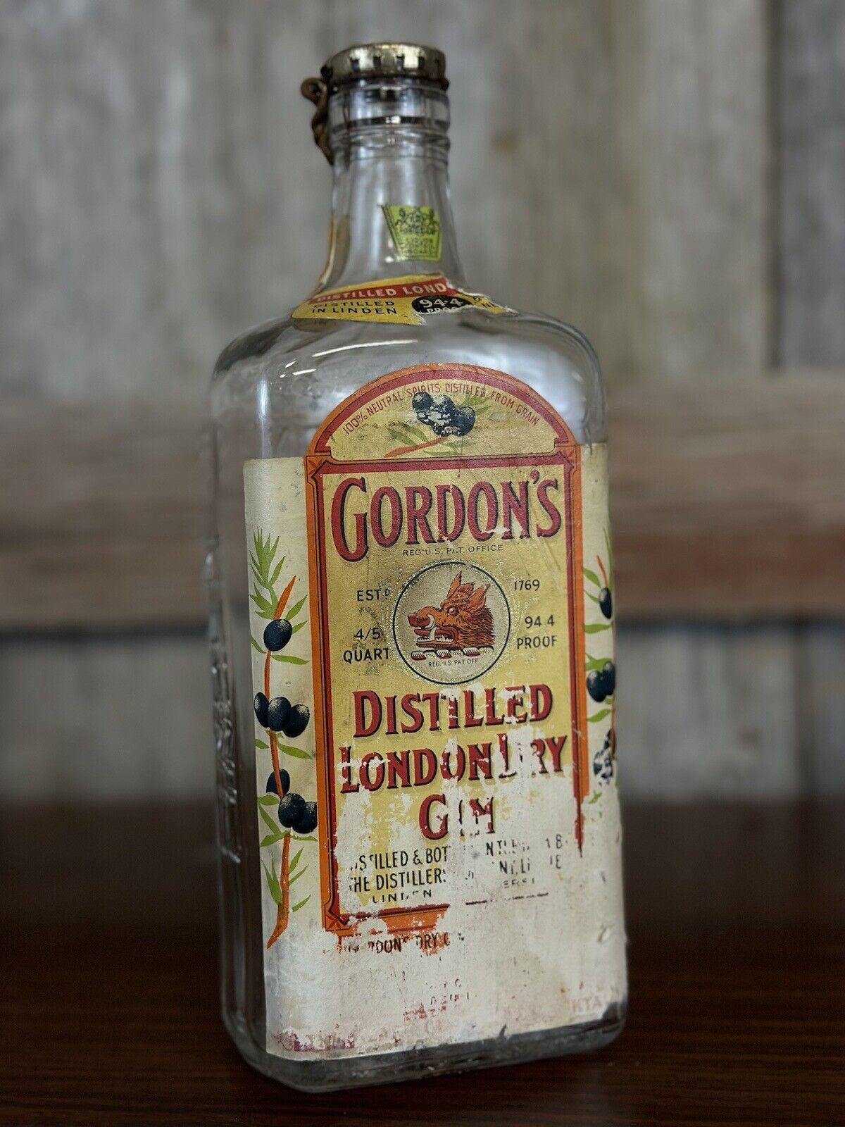 Vintage 1940s Gordon\'s Dry Gin Glass 4/5 Quart Bottle Empty Boar\'s Head Bottom