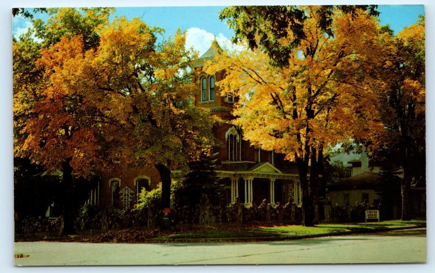 DECORAH, IA Iowa ~ Historic PORTER HOUSE c1960s Winneshiek County Postcard