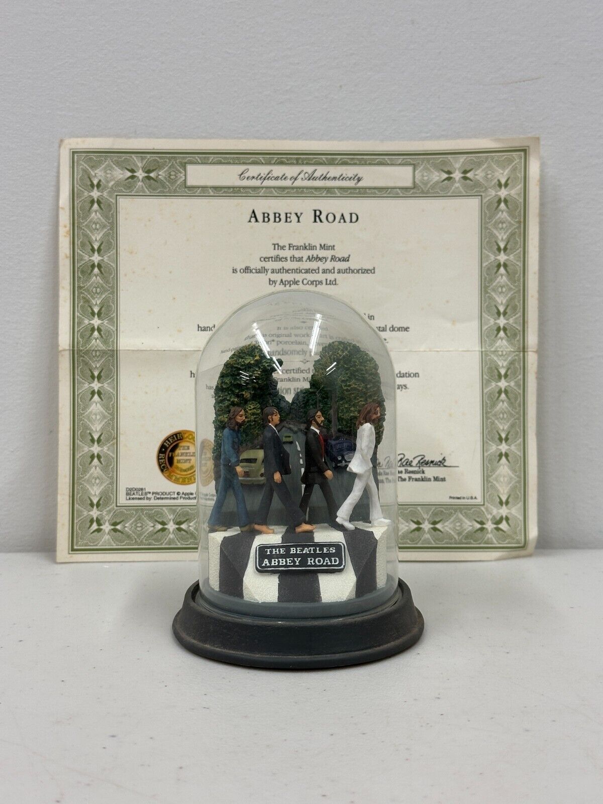 Franklin Mint The Beatles Abby Road Glass Dome Music Box Figurine