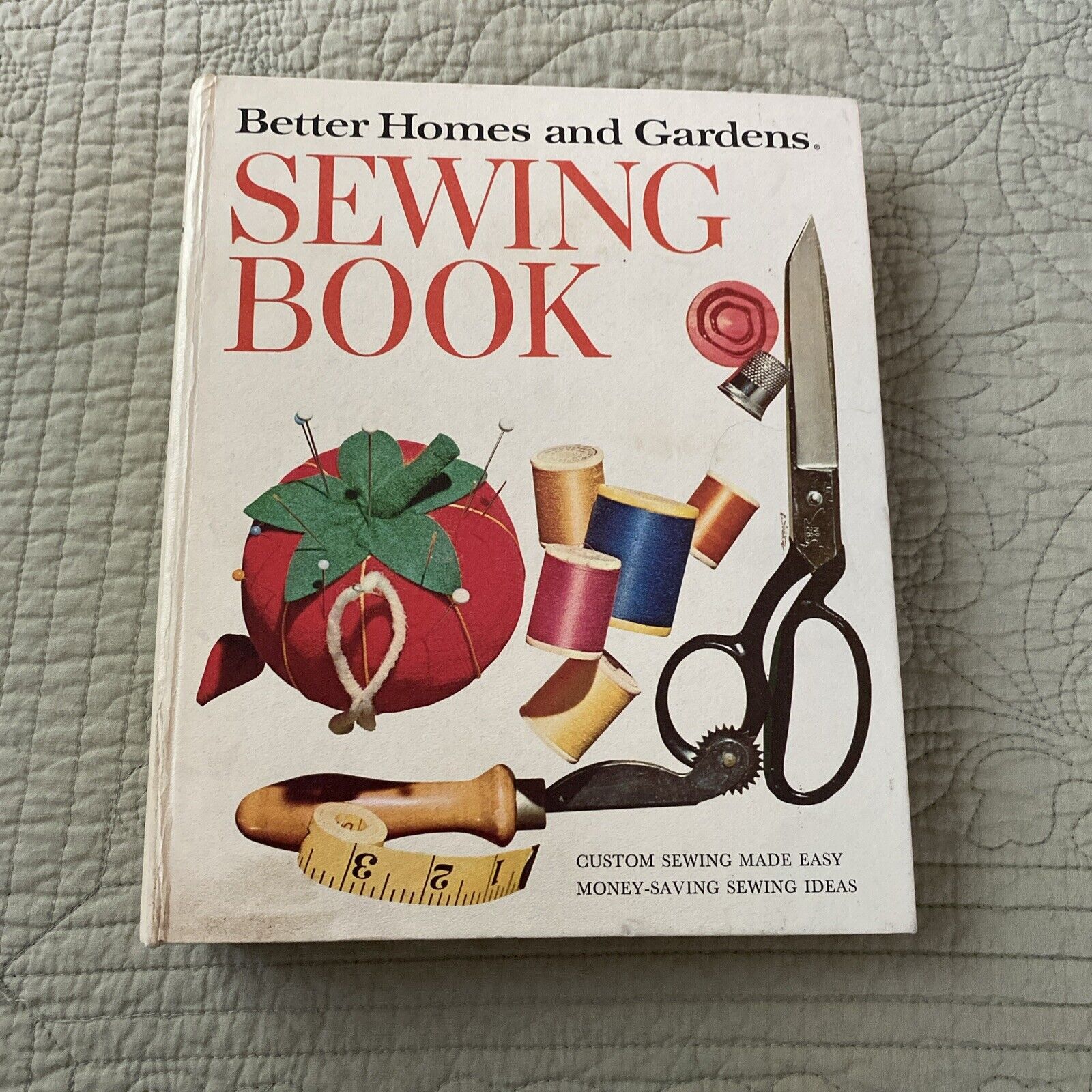 Vintage BETTER HOMES AND GARDENS SEWING BOOK 2nd Edition 5 Ring Binder 1970