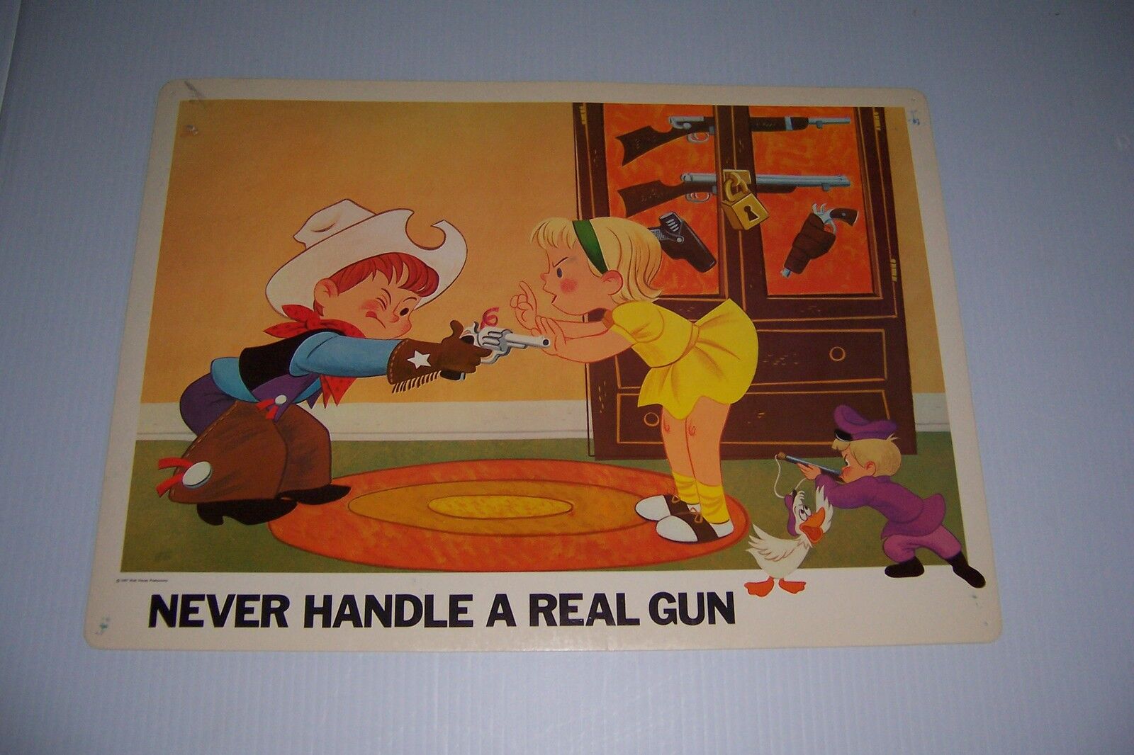 1967 DISNEY HOME SAFETY POSTER NEVER HANDLE A REAL GUN 18\