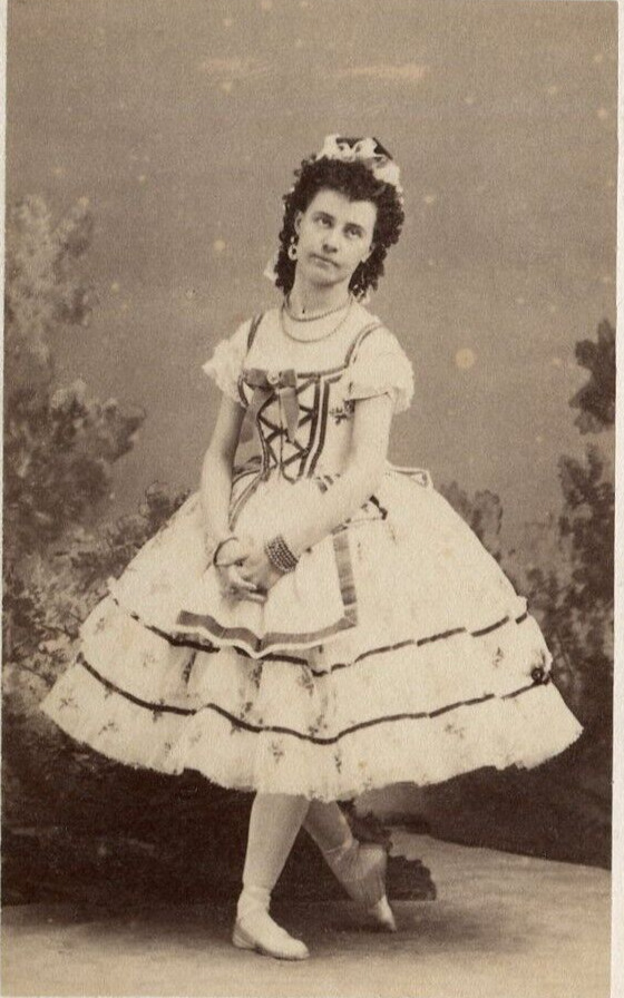 Antique CDV Photographs Disderi Maria Baratte Dancer