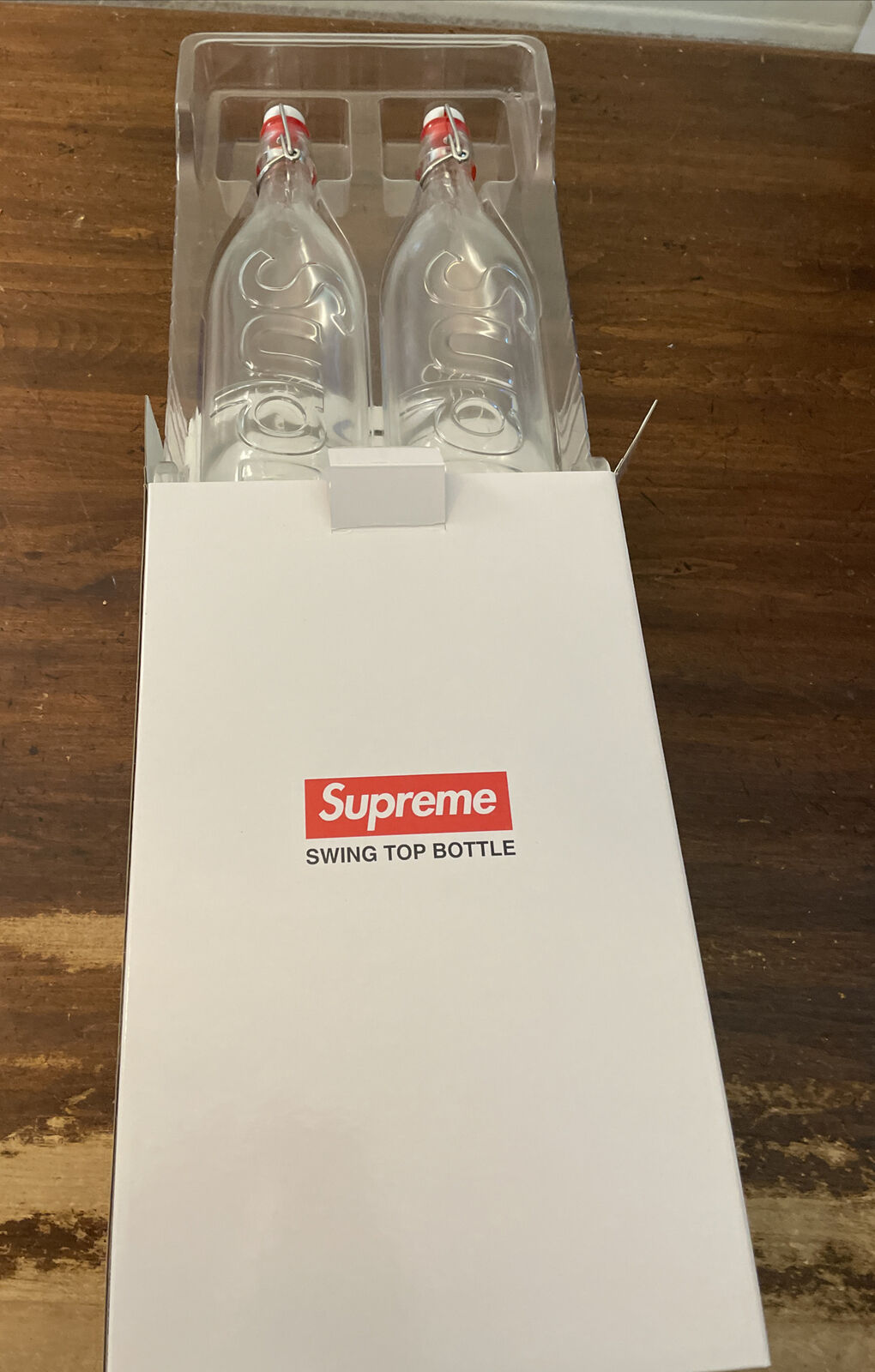 Supreme Swing Top 1.0L Bottle (Set of 2) FW21 WEEK 1 ( BRAND NEW) AUTHENTIC