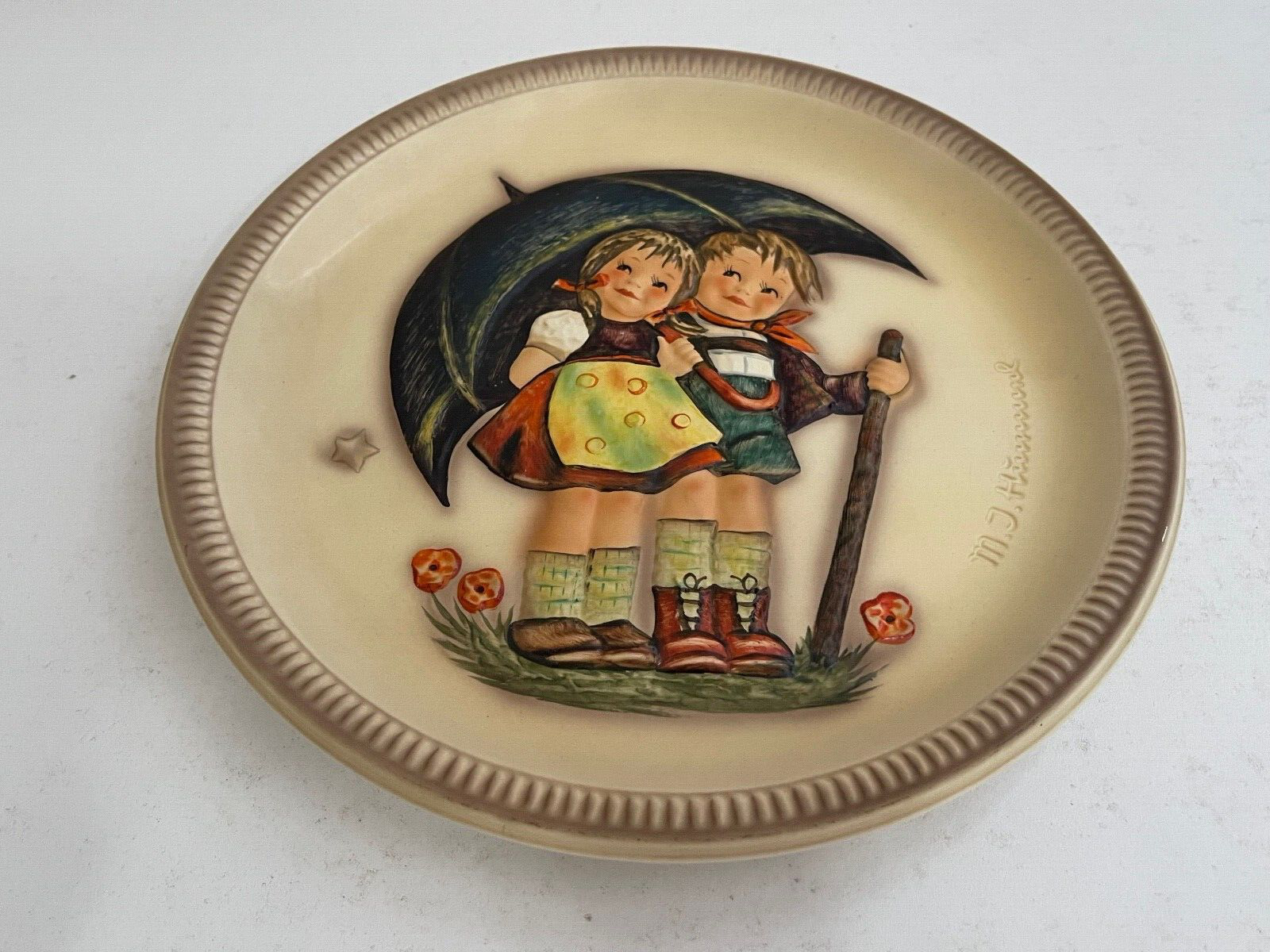 Vtg MJ Hummel First Edition 1975 Anniversary Plate in Bas Relief Stormy Weather