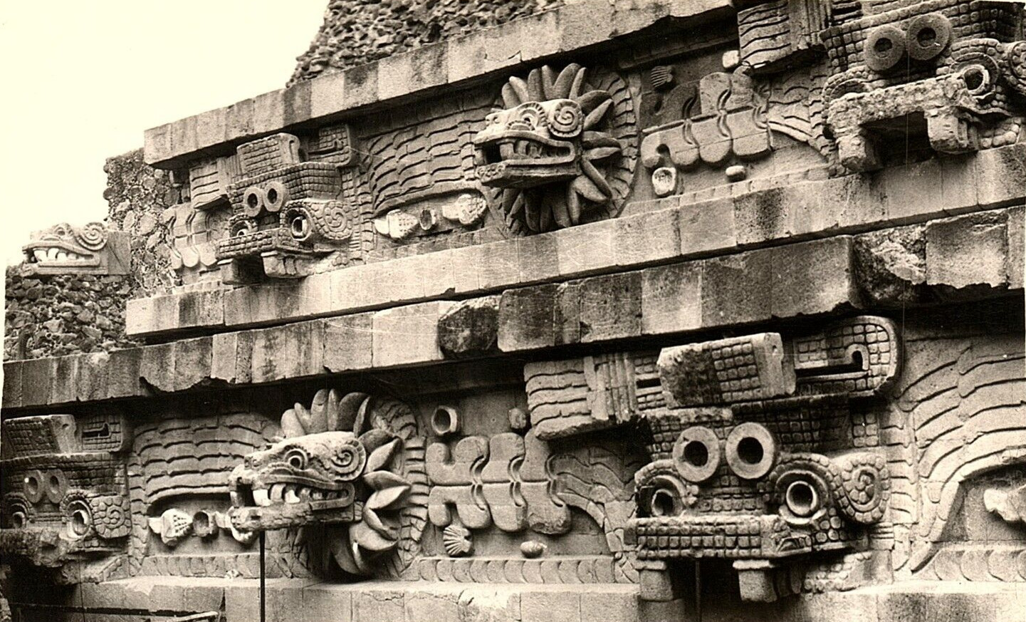 1930s THE QUETZALCOATL TEMPLE DETAIL TEOTIHUACAN, MEXICO RPPC POSTCARD P1193
