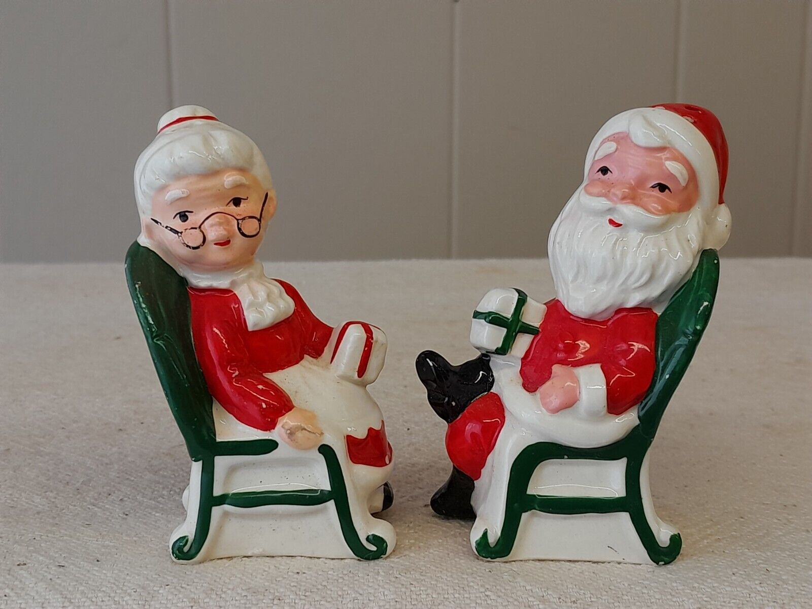 Old Antique Vintage Santa Mrs. Claus Rocking Chairs Salt/Pepper Shakers