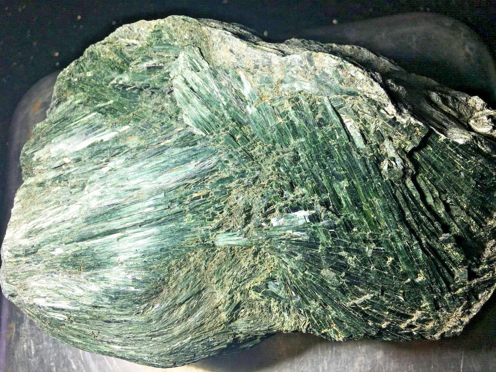 3,400 Grams (7.5 lbs) Large Dark Green Actinolite Crystal Cluster Specimen