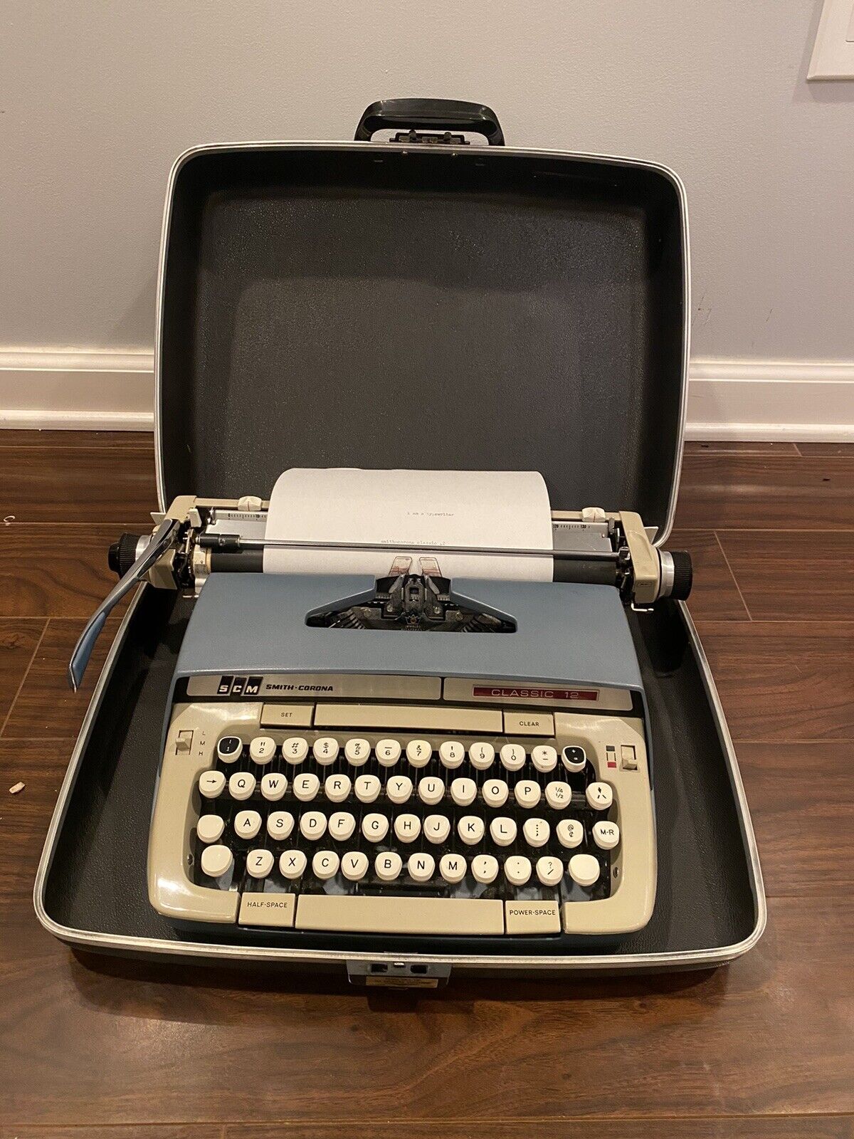 SCM Smith-Corona Classic 12 Vintage Portable Typewriter Working Black Ink TESTED