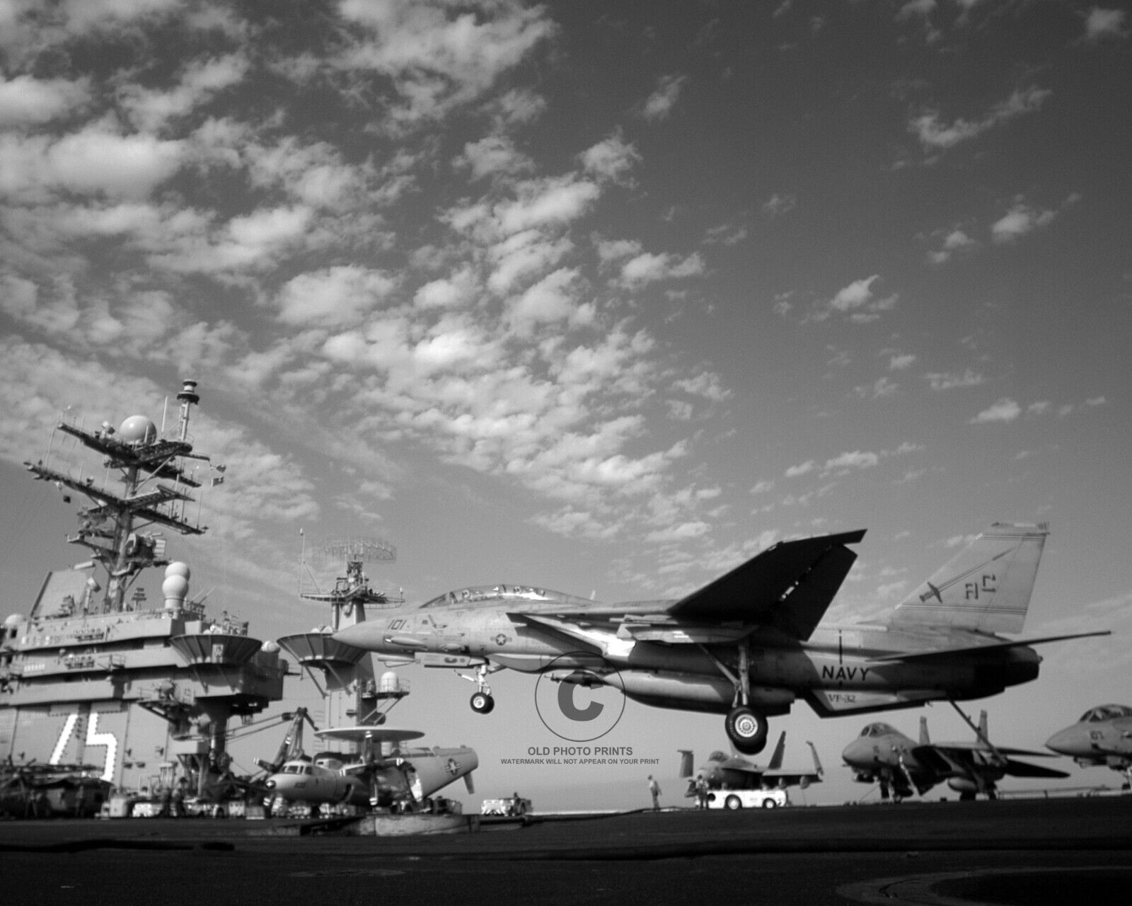 F-14 Tomcat Fighter Aircraft Lands USS Harry S. Truman (CVN 75) 2005 Photo 8X10