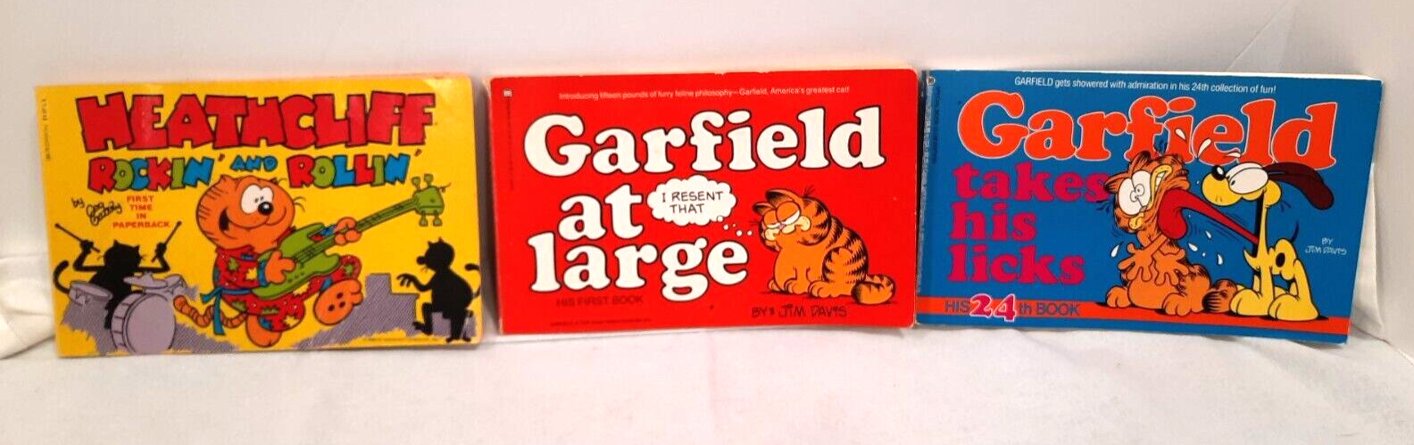 VTG LOT of 3  2 1978 GARFIELD Comic Books + 1 1986 Heathcliff Cat Paperbacks