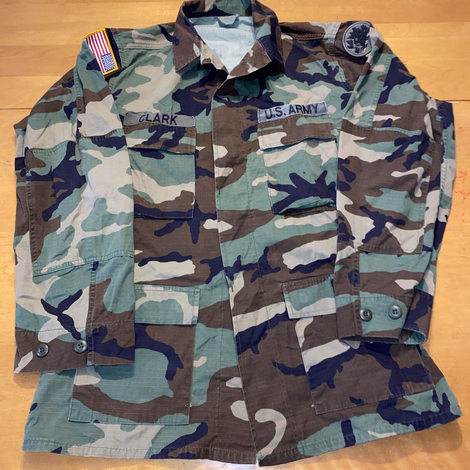 Men’s Army Hot Weather Coat Woodland Camo Size Medium Long Sleeve