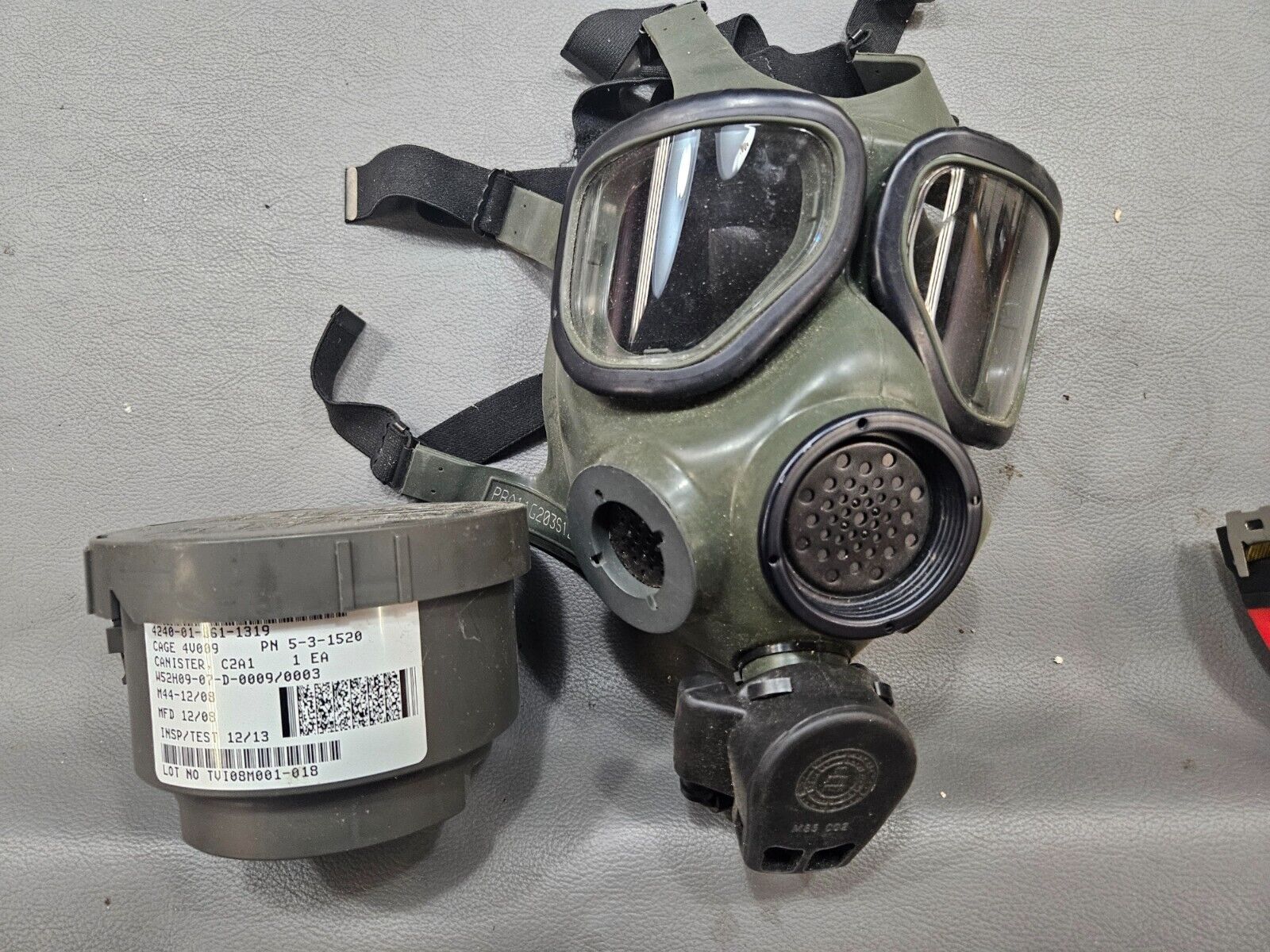 M40 Protective Mask NBC Mask, with new filter sealed in case Medium