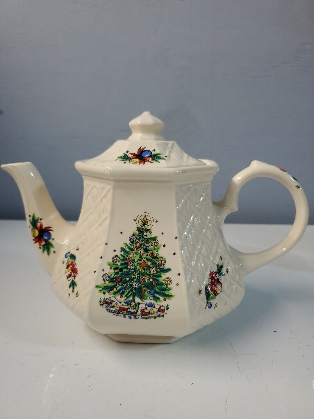 Sadler Christmas Teapot  \
