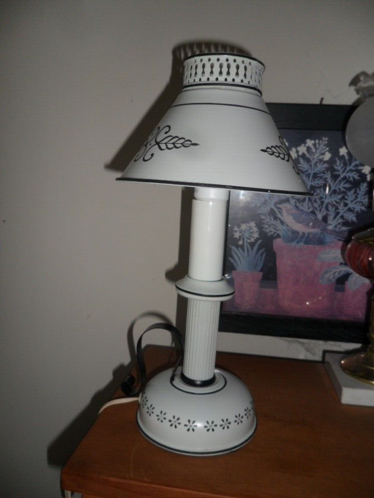 VINTAGE MCM SMALL METAL TOLE LAMP--BISQUE WITH BLACK