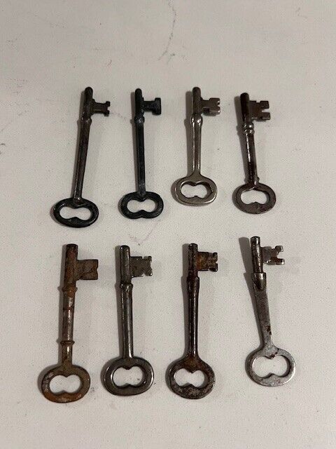 Vintage Mixed Lot of 8 Metal Skeleton Keys 