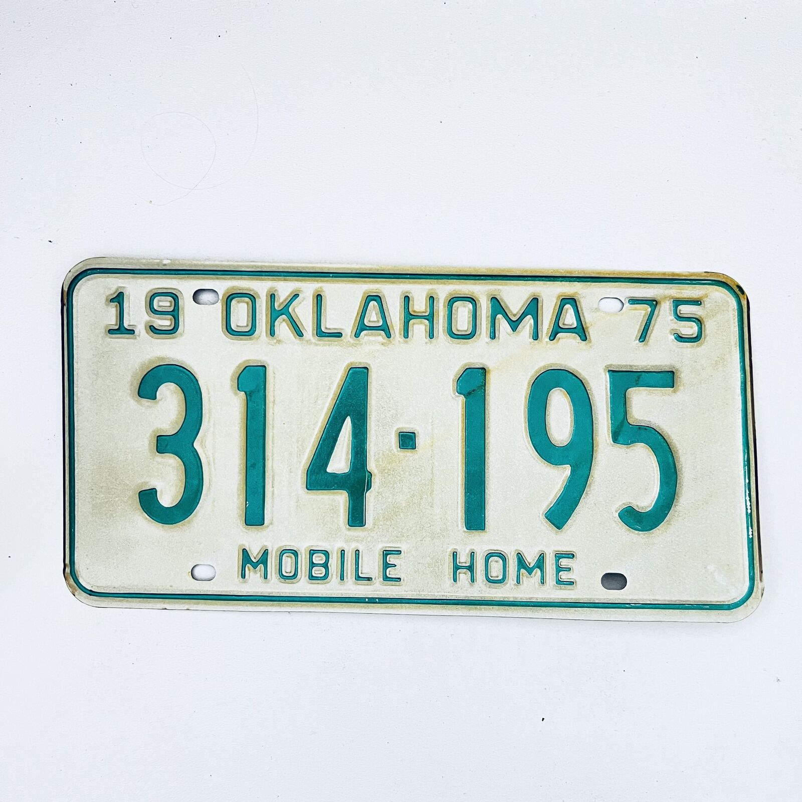 1975 United States Oklahoma Base Mobile Home License Plate 314-195