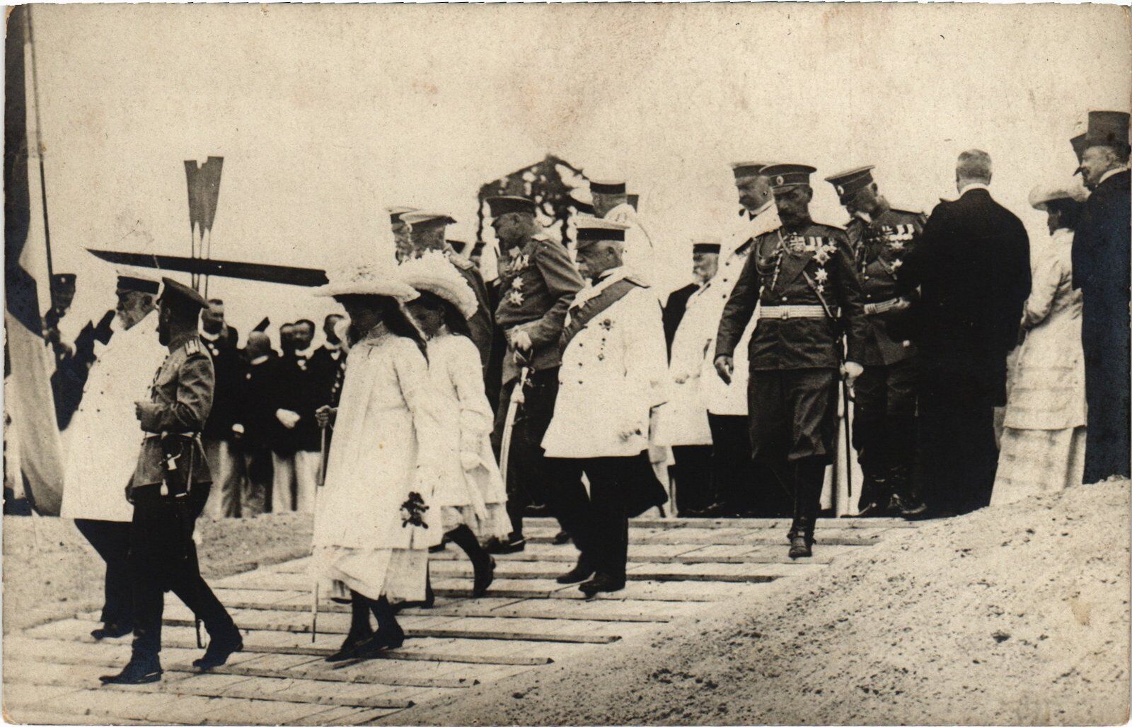 PC RUSSIAN ROYALTY ROMANOV IMPERIAL FAMILY ON A VISIT (a48497)
